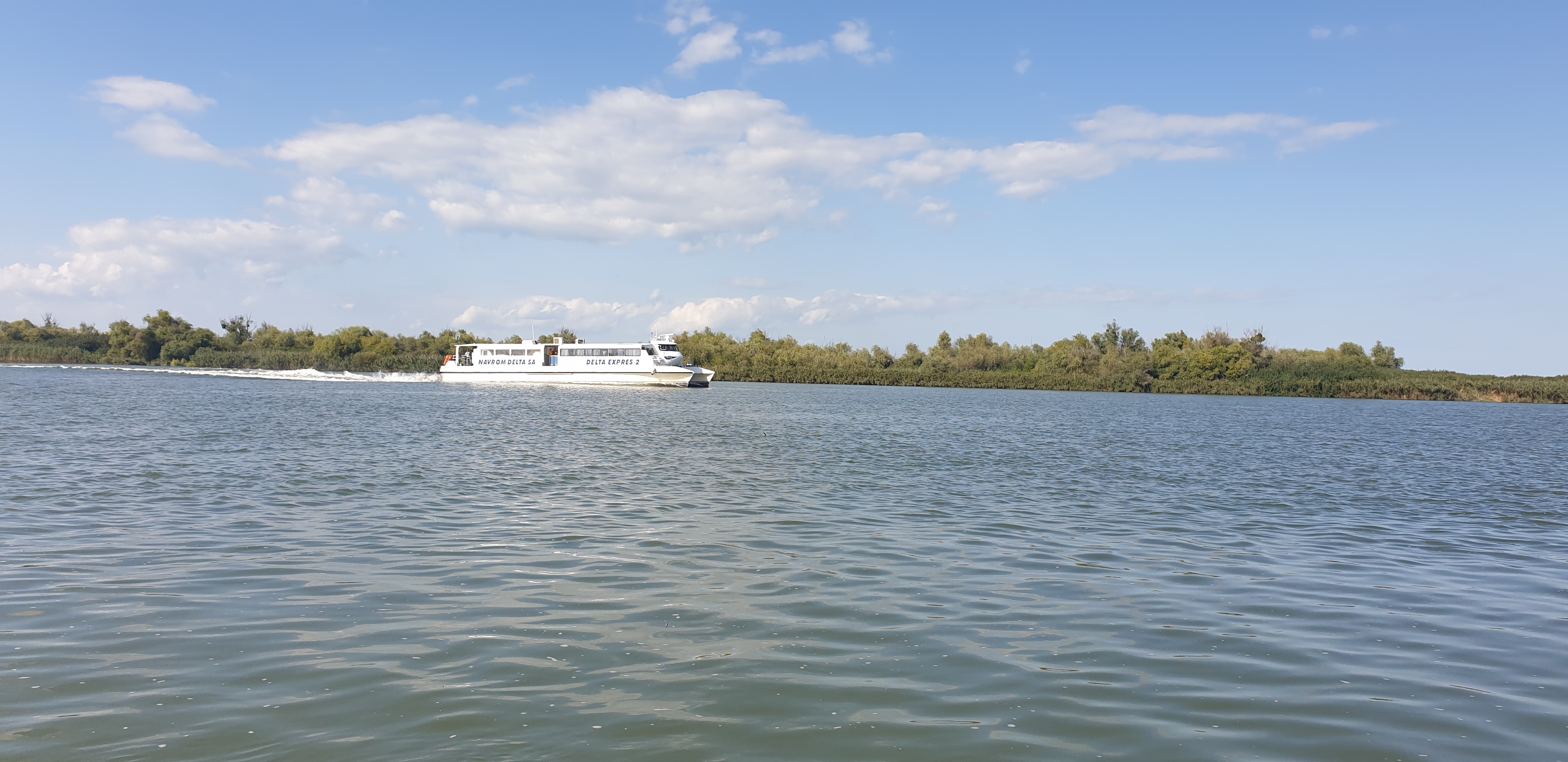 Transfer turisti cu Navrom Delta 1